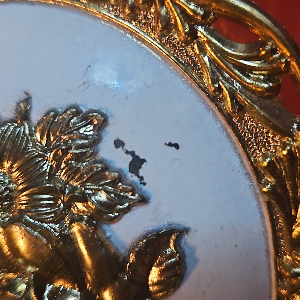 Elegant Vintage  Gold and White Jewelry Box.With Original Box - Picture 7 of 9